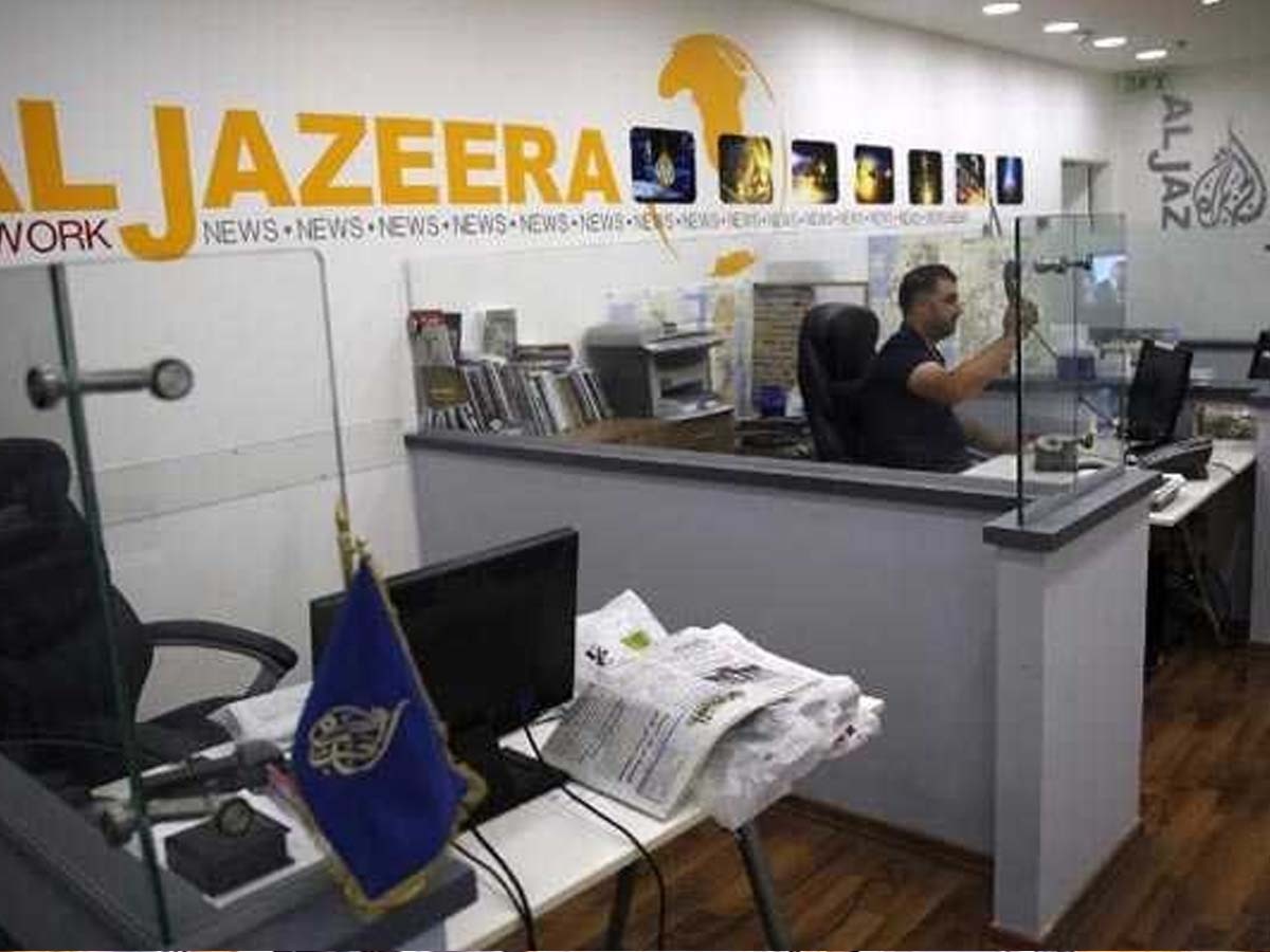 Al Jazeera के दफ्तर में घुसे इजरायली सैनिक; कहा- "कैमरा लो और यहां से..."