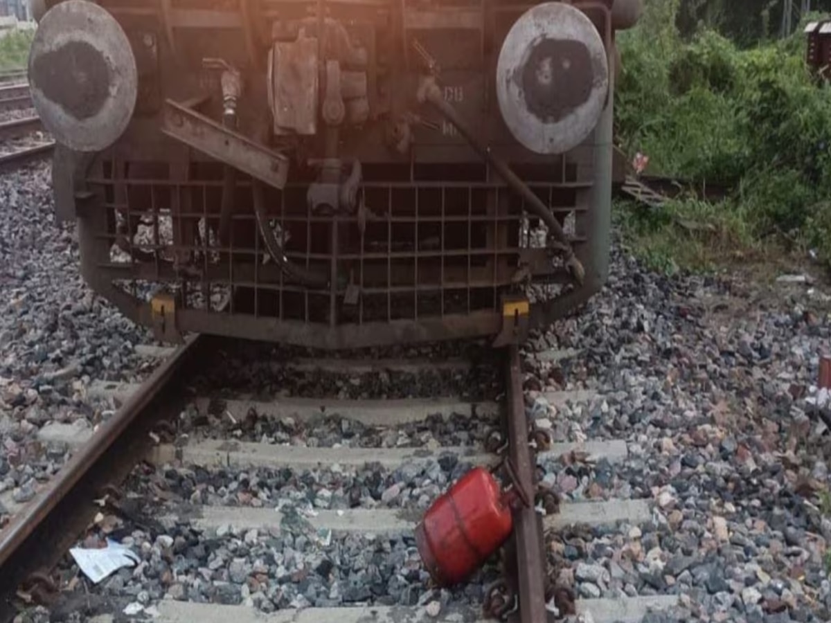 Gas Cylinder Found On Rail Tracks