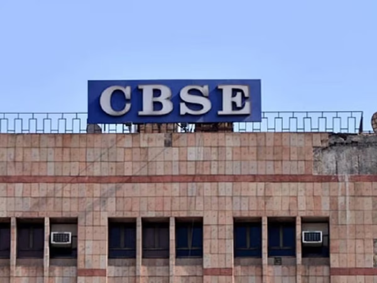 CBSE 10th-12th Board Exam 2025: CBSE ने 10वीं और 12वीं के बोर्ड एग्जाम के जारी किया जरूरी नोटिस, जानें पूरी डिटेल