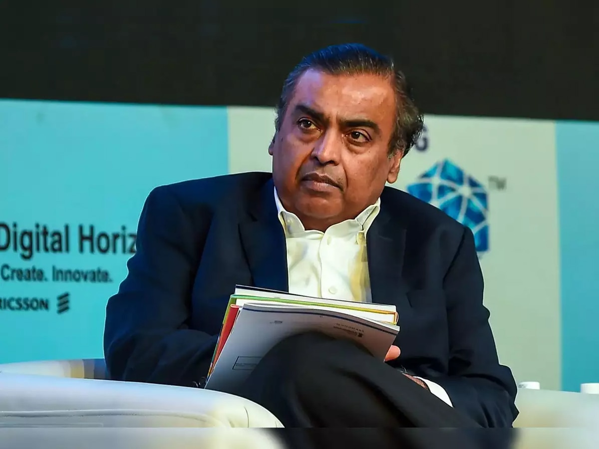 Mukesh Ambani के घर ऐसे ही नहीं बरसता पैसा! पास में होती हैं ये 9 किताबें; पढ़ते ही चलता है चाणक्य जैसा दीमाग