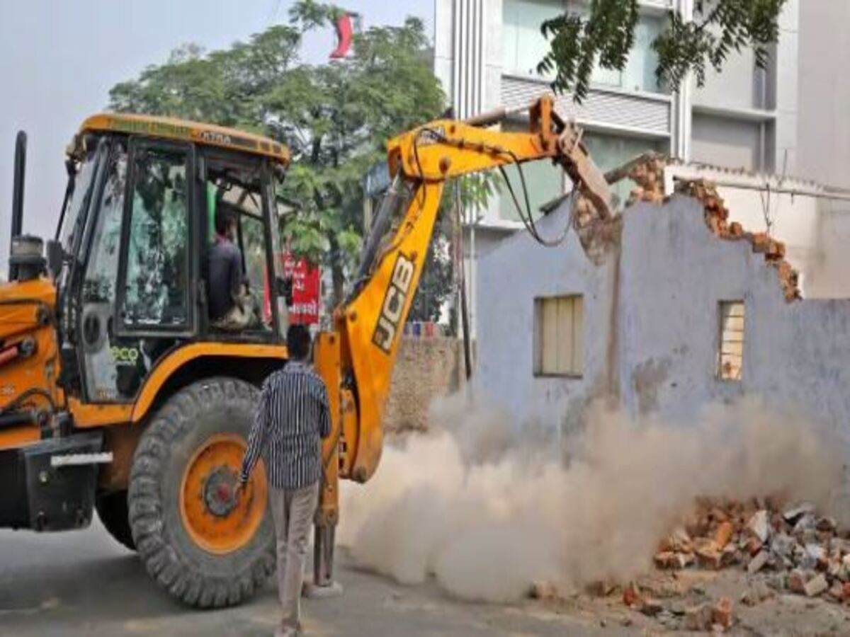 Bulldozer Action: दिल्ली में एक बार फिर चलेगा बुलडोजर, 100 लोगों की लिस्ट हो चुकी हैं तैयार