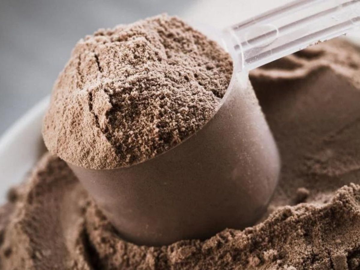 Whey Protein: क्या बनाती है मसल्स या बिगाड़ती है लिवर की सेहत? जानें चौंकाने वाला सच!