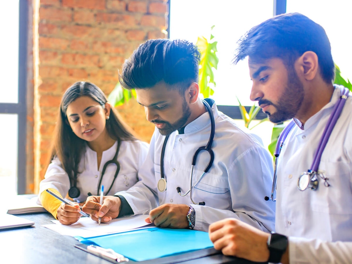 Medical Colleges in India: 2024 में 60 नए मेडिकल कॉलेजों के साथ देश में कितनी बढ़ी हैं MBBS की सीट