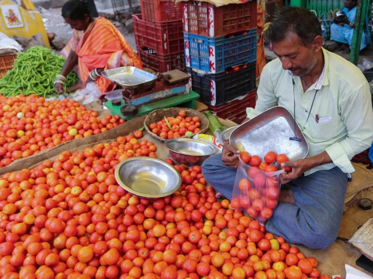 Tomato Price: ପିଆଜ ପରେ ଟମାଟୋ ଦର ବୃଦ୍ଧି, ଶସ୍ତାରେ ଖାଉଟିଙ୍କୁ ଯୋଗାଇବେ ସରକାର !