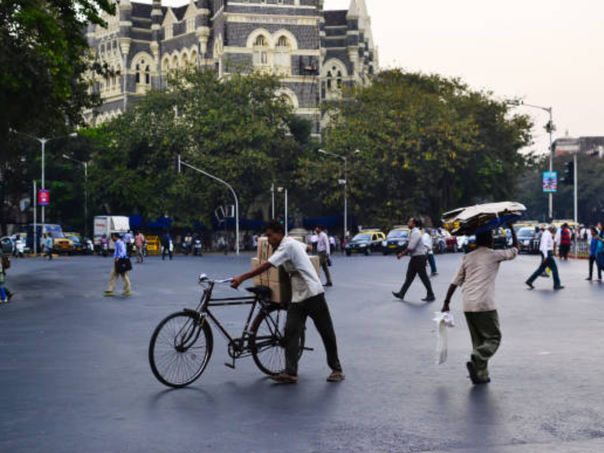 Weather Update: दिल्ली में गर्मी से मिलेगी राहत, महाराष्ट्र-कर्नाटक समेत इन राज्यों में होगी बारिश