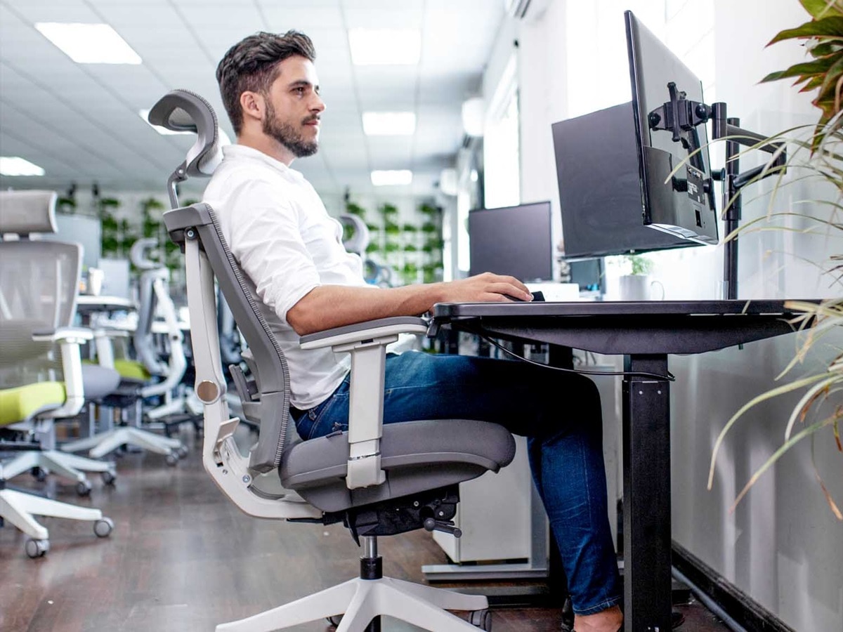 Health Tips Sitting on chair in office for 9 hours can be dangerous keep yourself safe with these 3 tricks | Health Tips: ऑफिस में 9 घंटे कुर्सी पर बैठे रहना हो