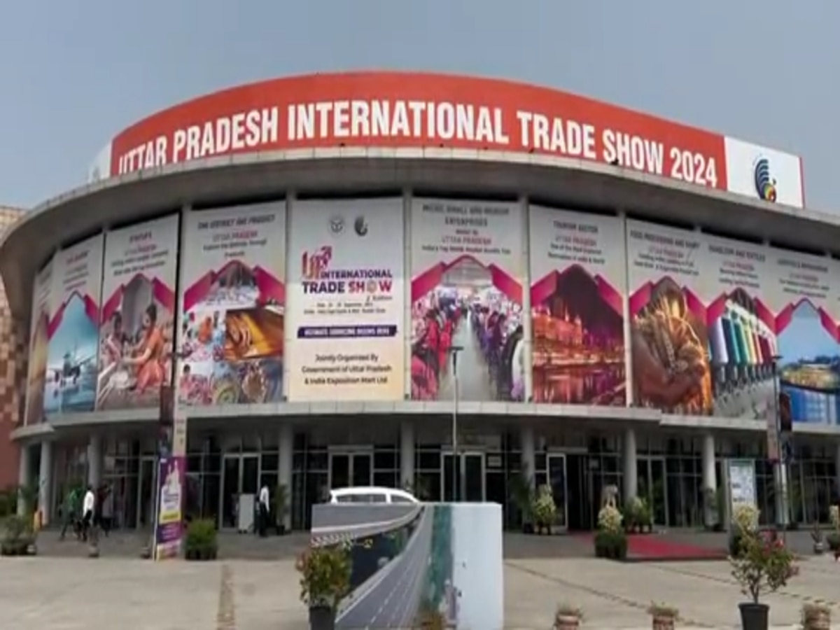 Up International Trade Show: यूपी इंटरनेशनल ट्रेड शो 2024 का उद्घाटन करने पहुंचे उपराष्ट्रपति ने योगी को बताया गेमचेंजर 