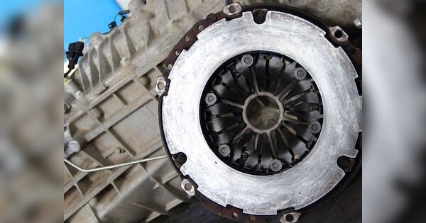 car tips and tricks clutch plate damage by driving mistakes | कार की ...