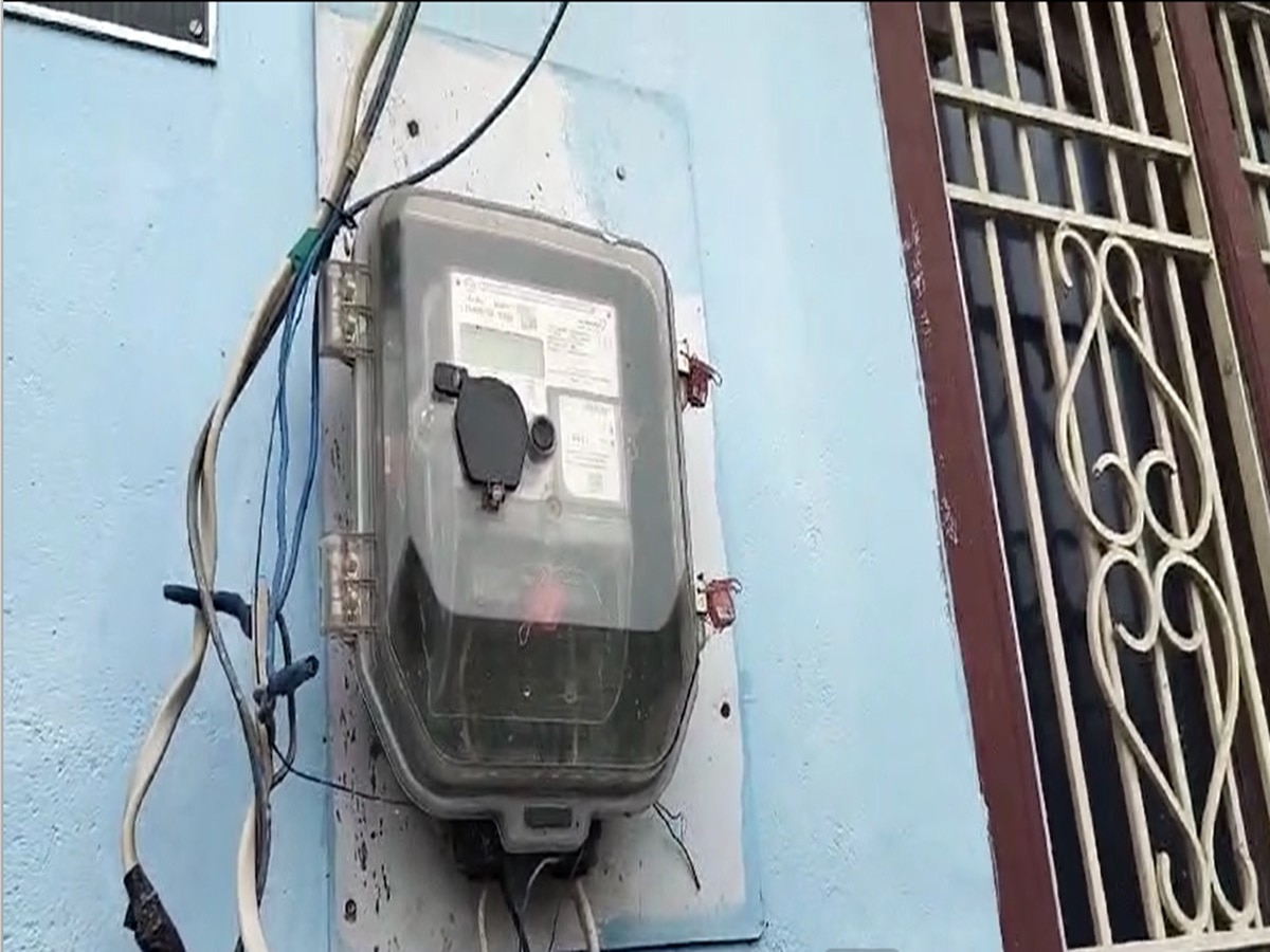 Bijli Smart Meter: बढ़ती महंगाई के बीच बिजली का प्रीपेड स्मार्ट मीटर लोगों के लिए बना परेशानी, लोगों ने किया विरोध