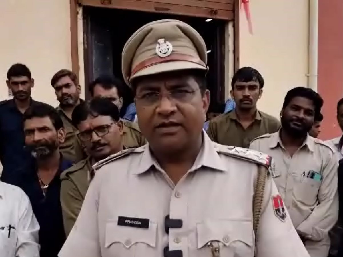 Pratapgarh News: सड़क दुर्घटना को रोकने के लिए प्रतापगढ़ पुलिस की विशेष पहल, पीजी कॉलेज के ऑडिटोरियम में हुआ कार्यशाला का आयोजन 