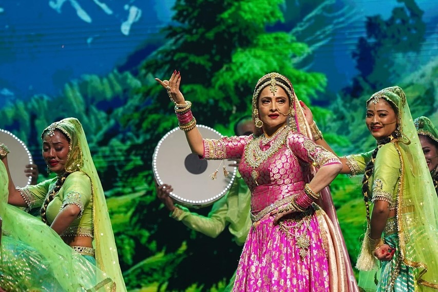 रेखा ने दी IIFA 2024 पर शानदार परफॉर्मेंस