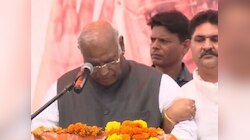 ମଞ୍ଚରେ ଭାଷଣ ଦେବାବେଳେ ବିଗିଡିଲା ଖର୍ଗେଙ୍କ ସ୍ୱାସ୍ଥ୍ୟ, କହିଲେ- ମୁଁ ଏତେ ଶୀଘ୍ର ମରିବି ନାହିଁ