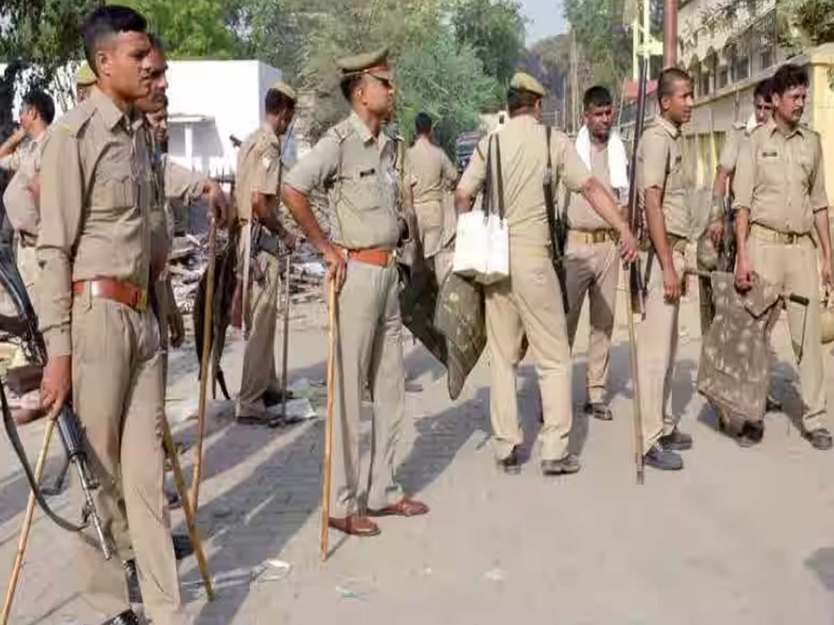 Hathras News: बेटों ने पिता को मारकर घर में ही दफना दिया शव! 30 साल बाद ऐसे खुला राज, मां समेत 4 के खिलाफ केस दर्ज