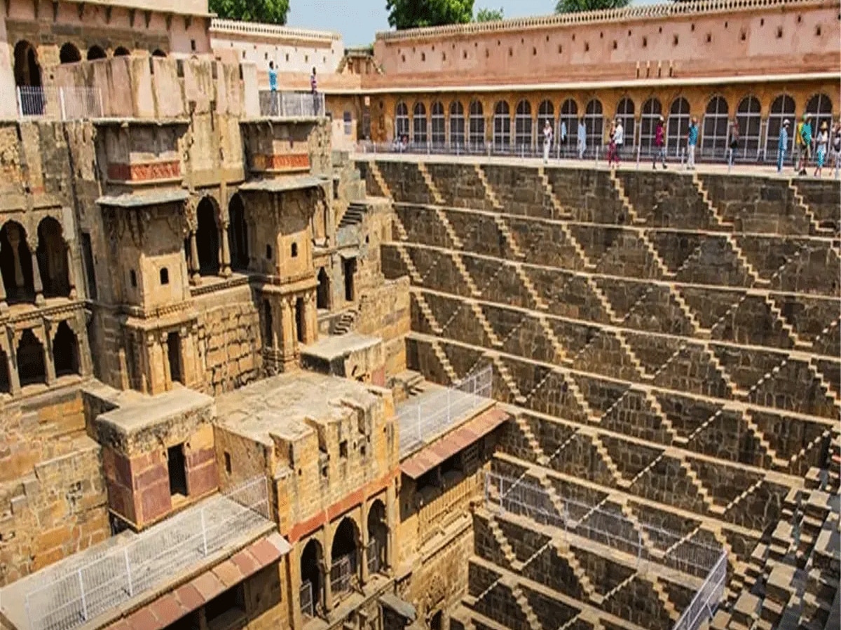 Rajasthan Dausa haunted chand bawri which turns white in moonlight 