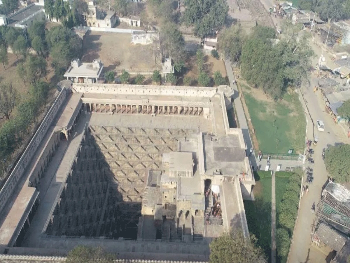 Rajasthan Dausa haunted chand bawri which turns white in moonlight 