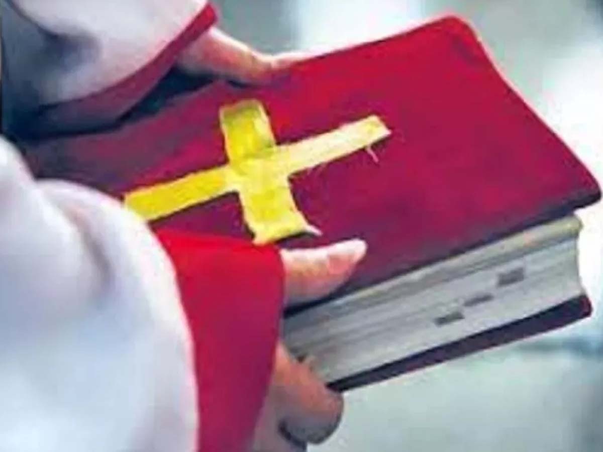 Conversion: ईसाई मिशनरीज का गोरखधंधा, इंदौर से लेकर अयोध्या तक फैला कन्वर्जन का जाल; कैसे लगे इस खेल पर लगाम?