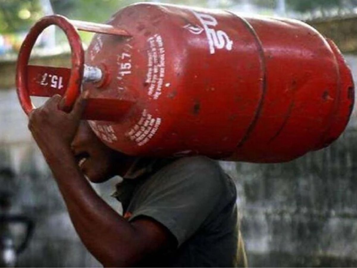 त्योहारी सीजन में झटका! LPG सिलेंडर हुआ महंगा, 1 अक्टूबर से बदलेंगे ये नियम भी 