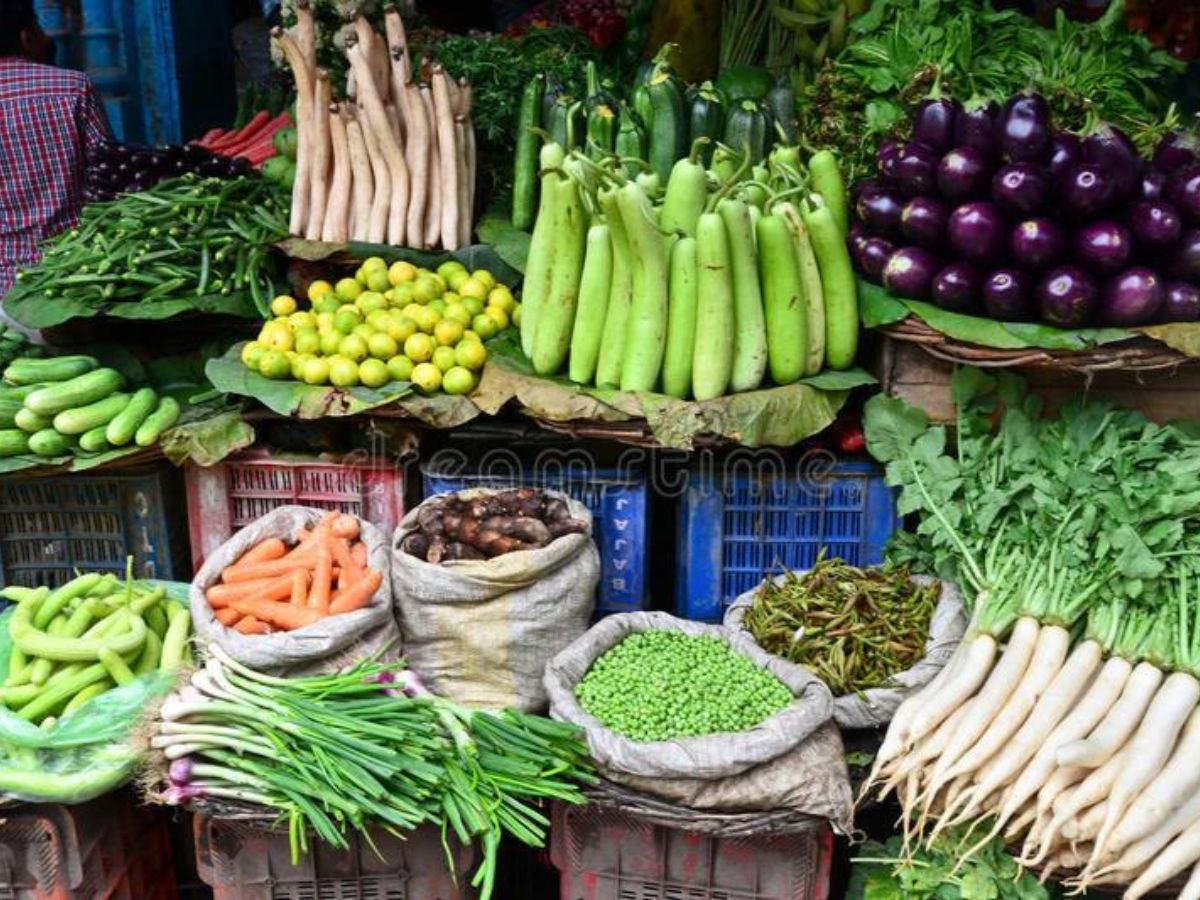 Vegetable Price: ପିଆଜ ଟମାଟୋ ପରେ ବଢିଲା ସବୁଜ ପରିବା ଦର, ଜାଣନ୍ତୁ କାରଣ Vegetable Price: ପିଆଜ ଟମାଟୋ ପରେ ବଢିଲା ସବୁଜ ପରିବା ଦର, ଜାଣନ୍ତୁ କାରଣ