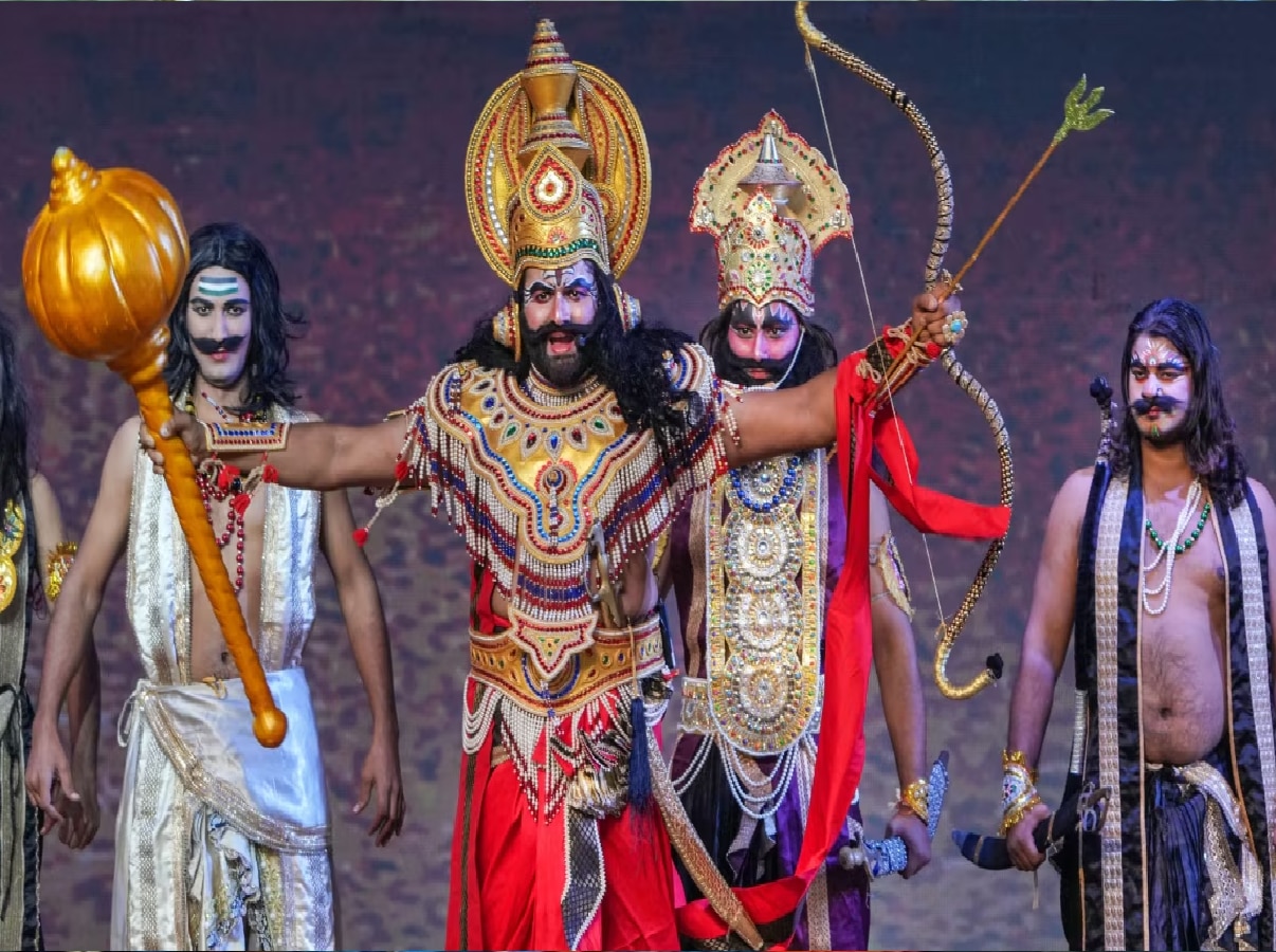 Dussehra 2024 Oldest Ramlila Ayodhya famous ramleela history when its begin know 42 BOLLYWOOD ACTORS PLAY ROLE | Ayodhya Ramleela 2024: विश्व सुंदरी निभाएगी अयोध्या की रामलीला में सीता का रोल, रवि