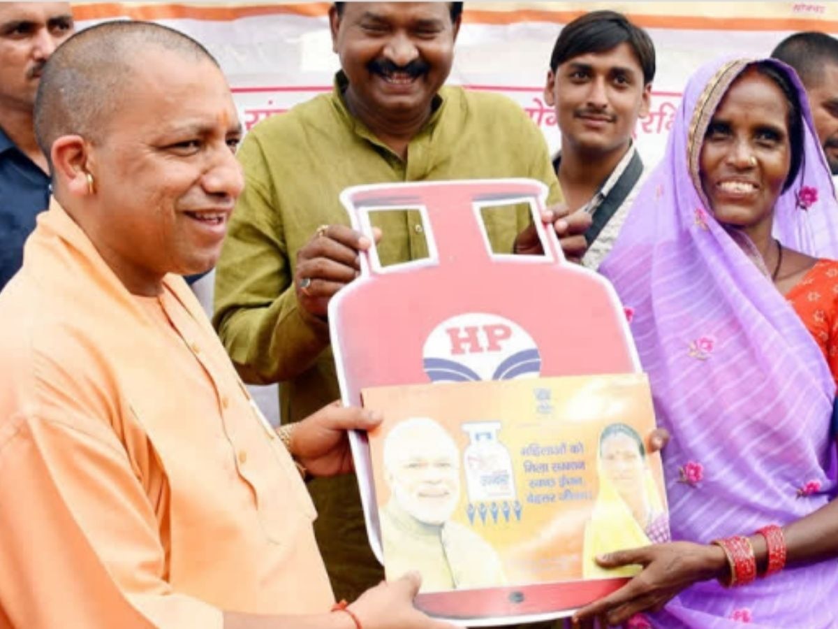 Free Gas Cylinder: UP में दीपावली पर 2 करोड़ महिलाओं को फ्री LPG गैस सिलेंडर, योगी सरकार ने दिया तोहफा