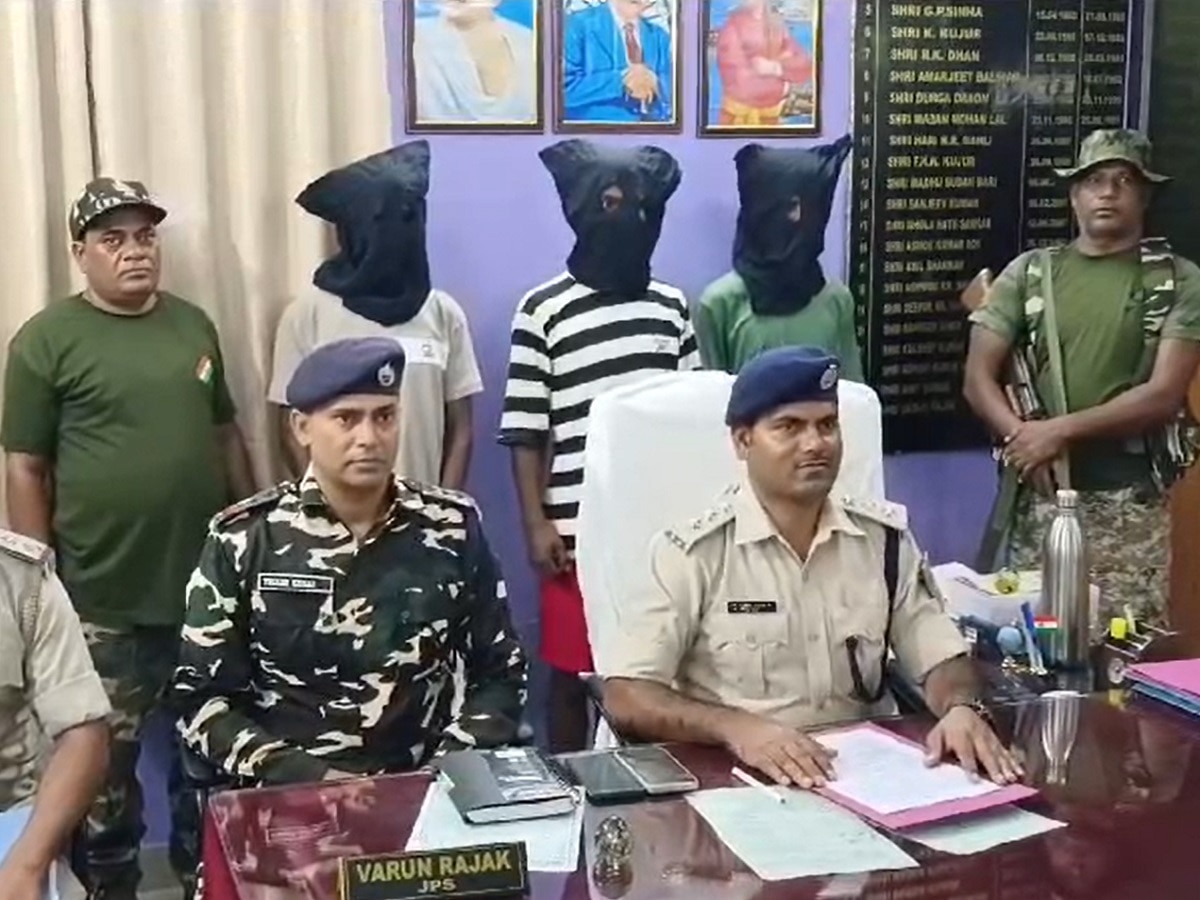 खूंटी में पुलिस ने तीन लोगों को गिरफ्तार किया