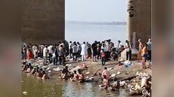 चंबल-पार्वती नदी पर सनातन धर्म के लोगों ने पितरों का श्रद्धा पूर्वक तर्पण किया