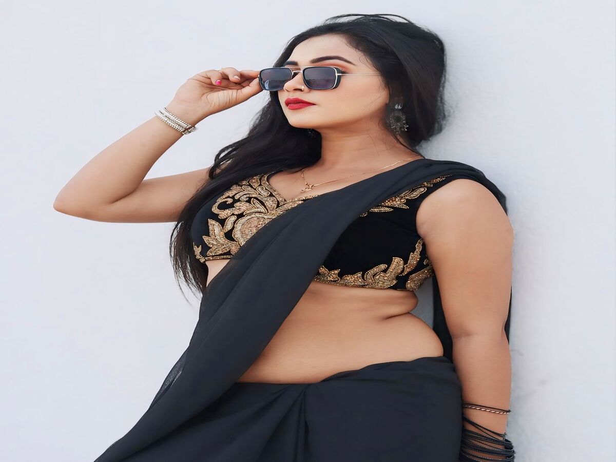 इंस्टाग्राम पर 1.3 मिलियन फॉलोअर्स