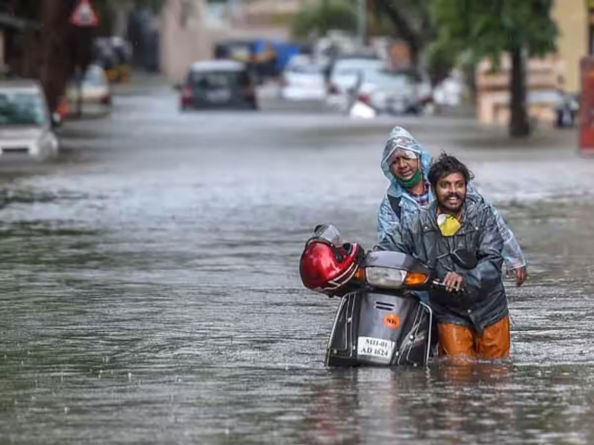 Weather Update: रुको रुको... मॉनसून गया है बारिश का दौर खत्म नहीं हुआ, टेंशन बढ़ा देगी IMD की ये खबर