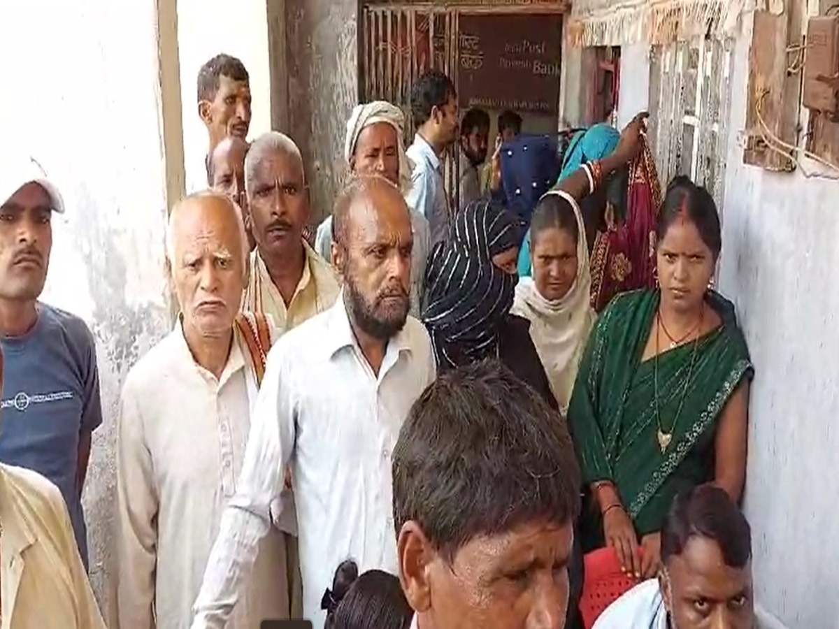 Jehanabad News: पैक्स में नाम जुड़वाने के लिए सैकड़ों किसान पहुंचे डीएसओ कार्यालय, अधिकारियों पर पक्षपात रवैया का लगाया आरोप