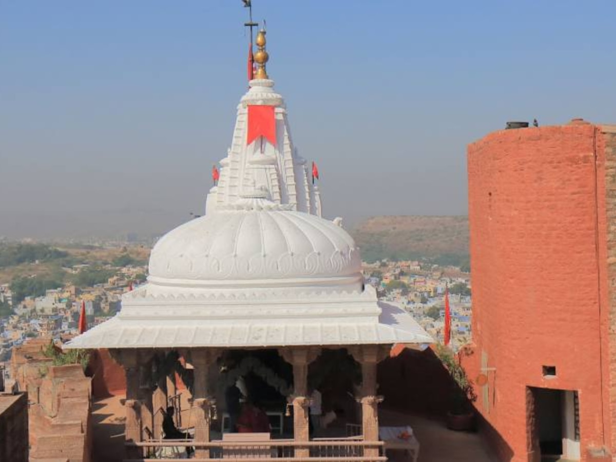 Jodhpur News: जोधपुर में नवरात्रि की धूम, मां चामुंडा के दर्शन के लिए श्रद्धालुओं का उमड़ा सैलाब Jodhpur News: जोधपुर में नवरात्रि की धूम, मां चामुंडा के दर्शन के लिए श्रद्धालुओं का उमड़ा सैलाब