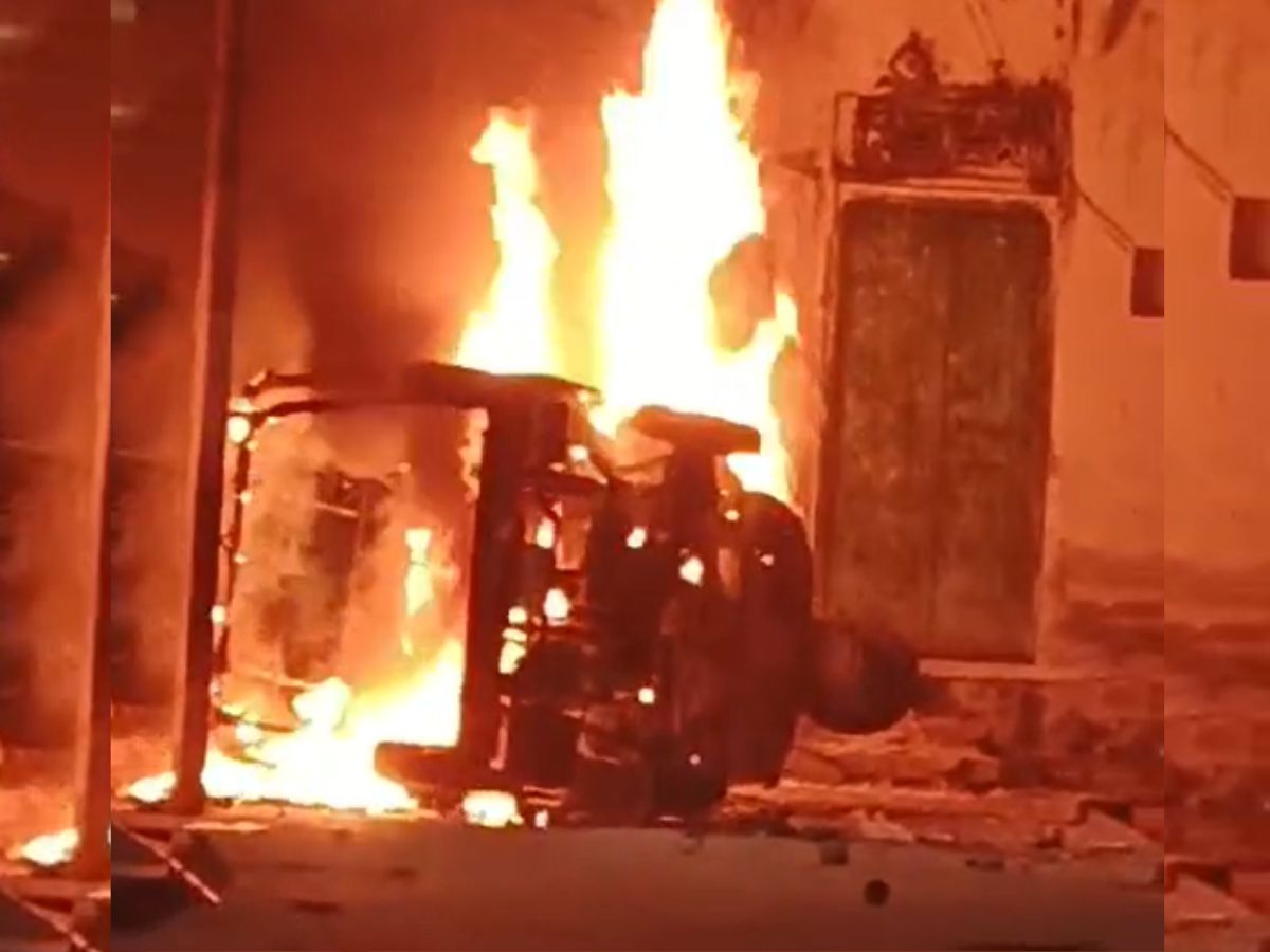 Rajsamand News: राजनगर थाना इलाके में युवक को चाकू मारने का मामला, घटना के बाद तनावपूर्ण हुआ माहौल Rajsamand News: राजनगर थाना इलाके में युवक को चाकू मारने का मामला, घटना के बाद तनावपूर्ण हुआ माहौल