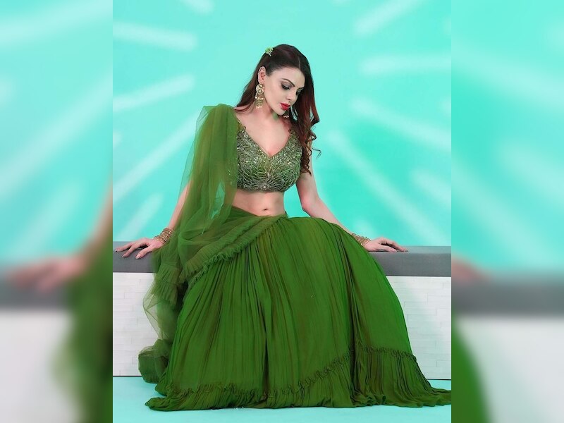 मैगजीन में नाम