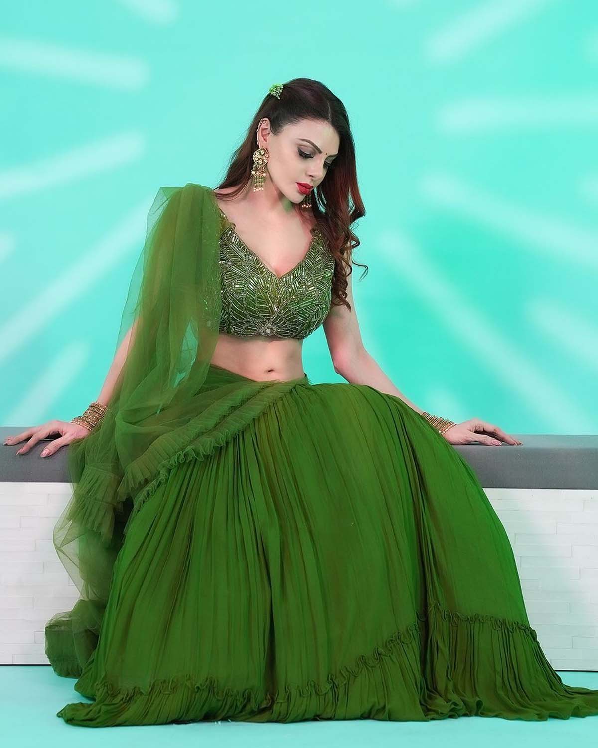 मैगजीन में नाम