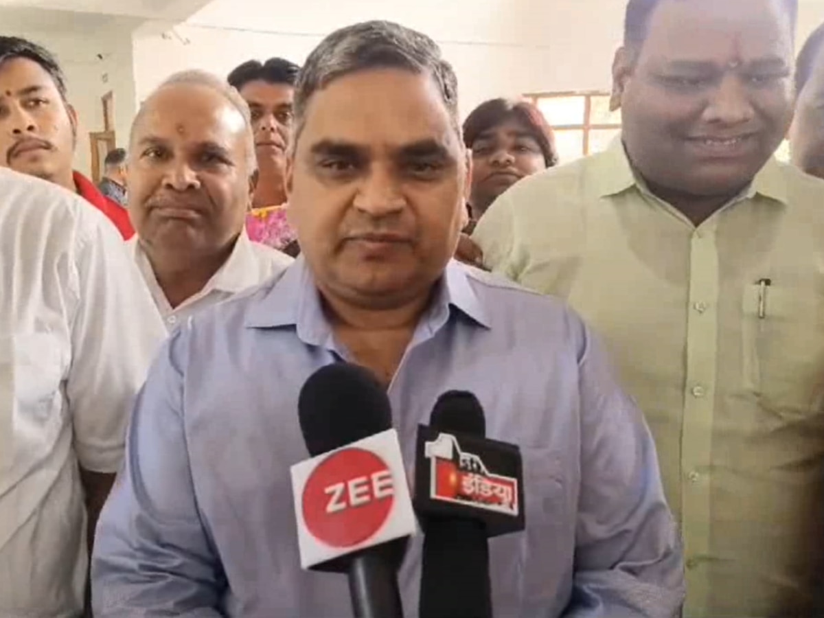 Pratapgarh News: एक दिवसीय यात्रा पर प्रतापगढ़ पहुंचे सहकारिता मंत्री गौतम दक, जनसुनवाई करते हुए कही ये बड़ी बात Pratapgarh News: एक दिवसीय यात्रा पर प्रतापगढ़ पहुंचे सहकारिता मंत्री गौतम दक, जनसुनवाई करते हुए कही ये बड़ी बात