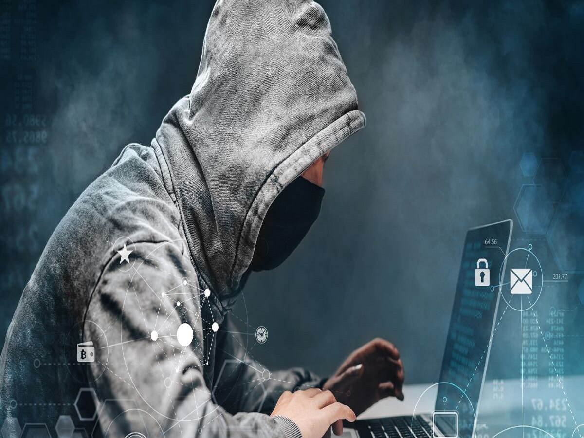 Cyber Crime: ऑनलाइन ट्रेडिंग के नाम पर लाखों की ठगी करने वाले जालसाज का भंडाफोड़, गुजरात में बैठकर बना रहा था शिकार