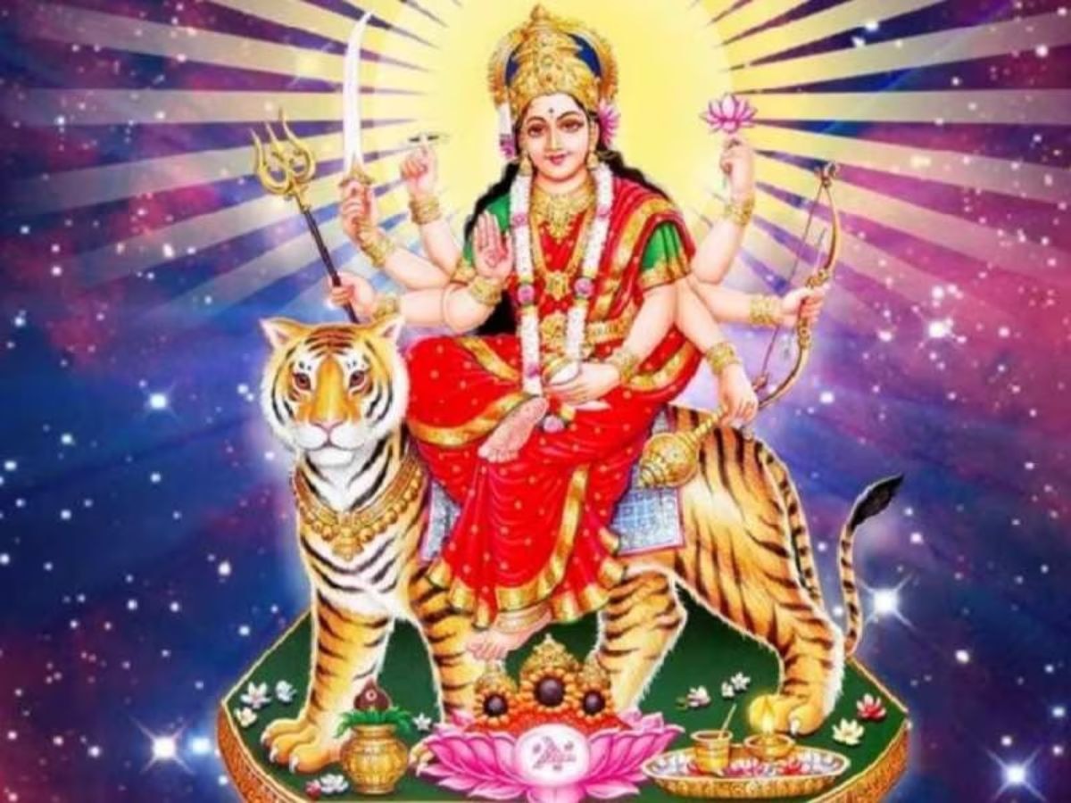 Durga Chalisa: नमो नमो दुर्गे सुख करनी, नमो नमो अंबे दुख हरनी... यहां पढ़ें संपूर्ण दुर्गा चालीसा