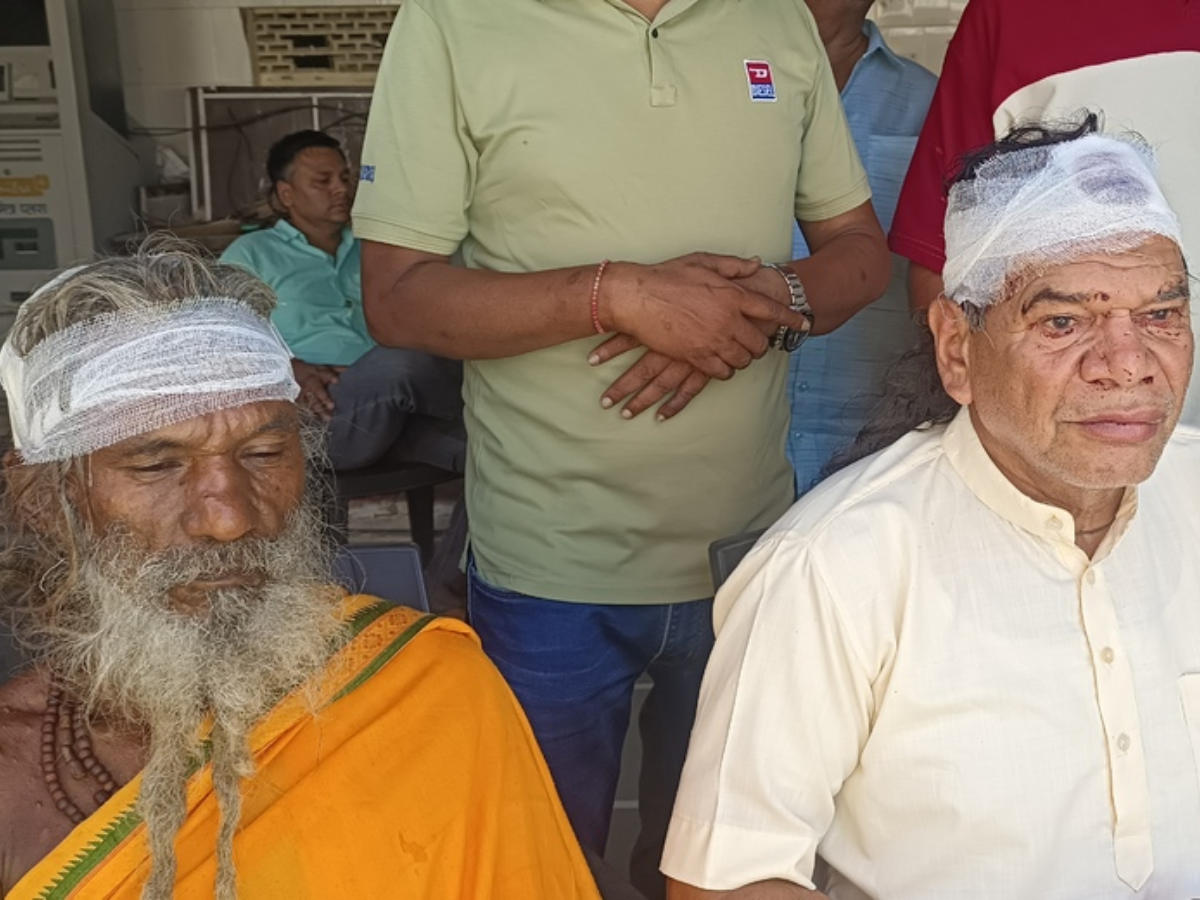 Jaipur News: श्री सीताराम जी मंदिर के महंत पर हमला, चोरी की नियत से कुंडी तोड़कर अंदर घुसे थे चोर Jaipur News: श्री सीताराम जी मंदिर के महंत पर हमला, चोरी की नियत से कुंडी तोड़कर अंदर घुसे थे चोर
