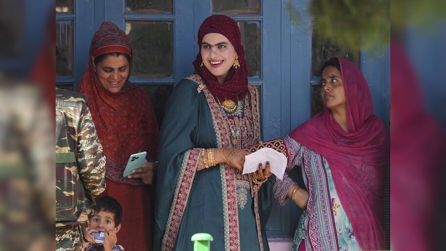  Jammu Kashmir Exit Polls 2024: कांग्रेस-एनसी गठबंधन को बढ़त लेकिन बहुमत से दूर, BJP की टूटी उम्मीद 