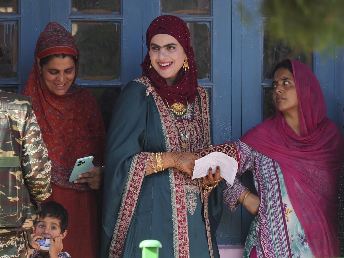 Jammu Kashmir Exit Polls 2024: कांग्रेस-एनसी गठबंधन को बढ़त लेकिन बहुमत से दूर, BJP की टूटी उम्मीद Jammu Kashmir Exit Polls 2024: कांग्रेस-एनसी गठबंधन को बढ़त लेकिन बहुमत से दूर, BJP की टूटी उम्मीद