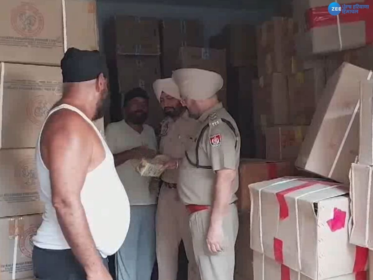 Hoshiarpur Raid: ਦਿਵਾਲੀ ਤੋਂ ਪਹਿਲਾਂ ਨਜਾਇਜ਼ ਰੱਖੇ ਗਏ ਲੱਖਾਂ ਰੁਪਏ ਦੇ ਪਟਾਕੇ ਪੁਲਿਸ ਵੱਲੋਂ ਬਰਾਮਦ