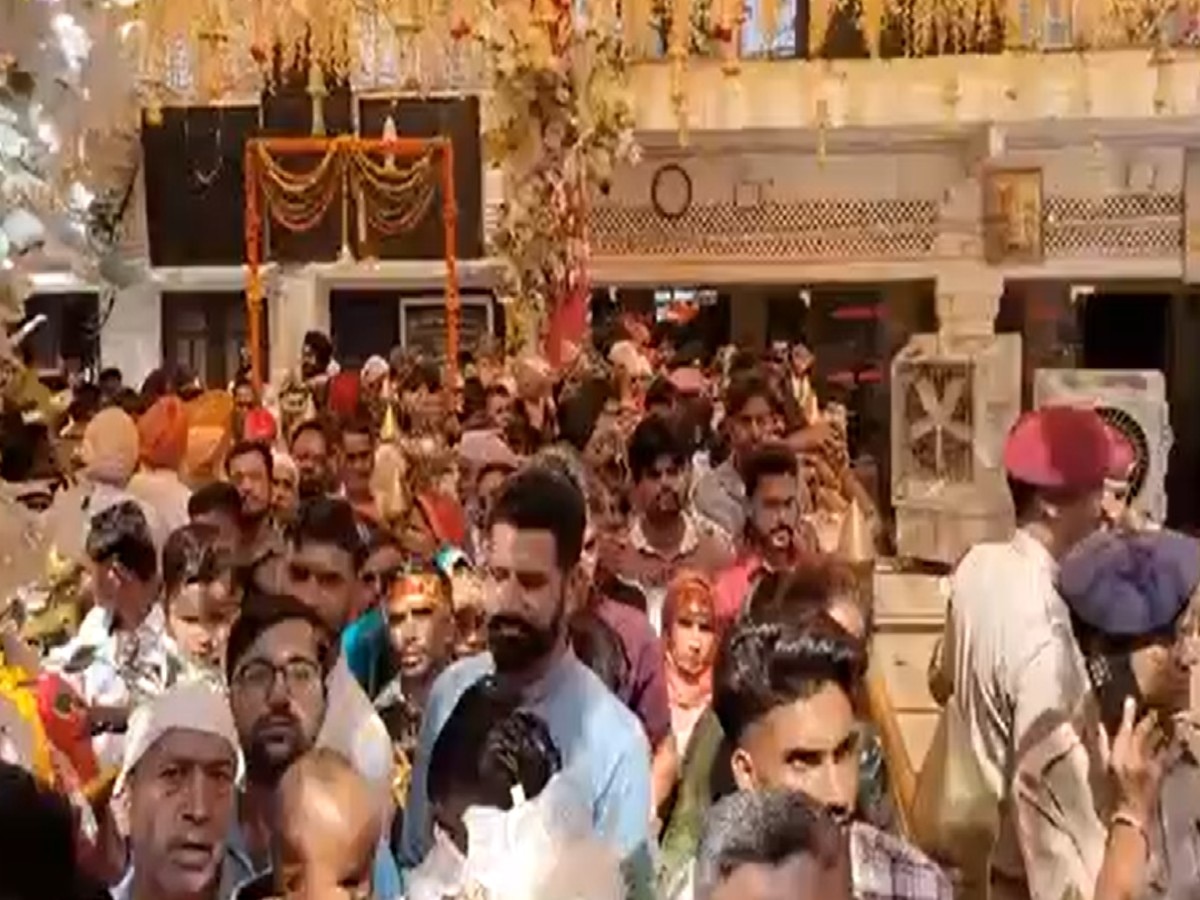 Navratri के चौथे दिन मां नैनादेवी मंदिर में उमड़ी भक्तों की भीड़ 