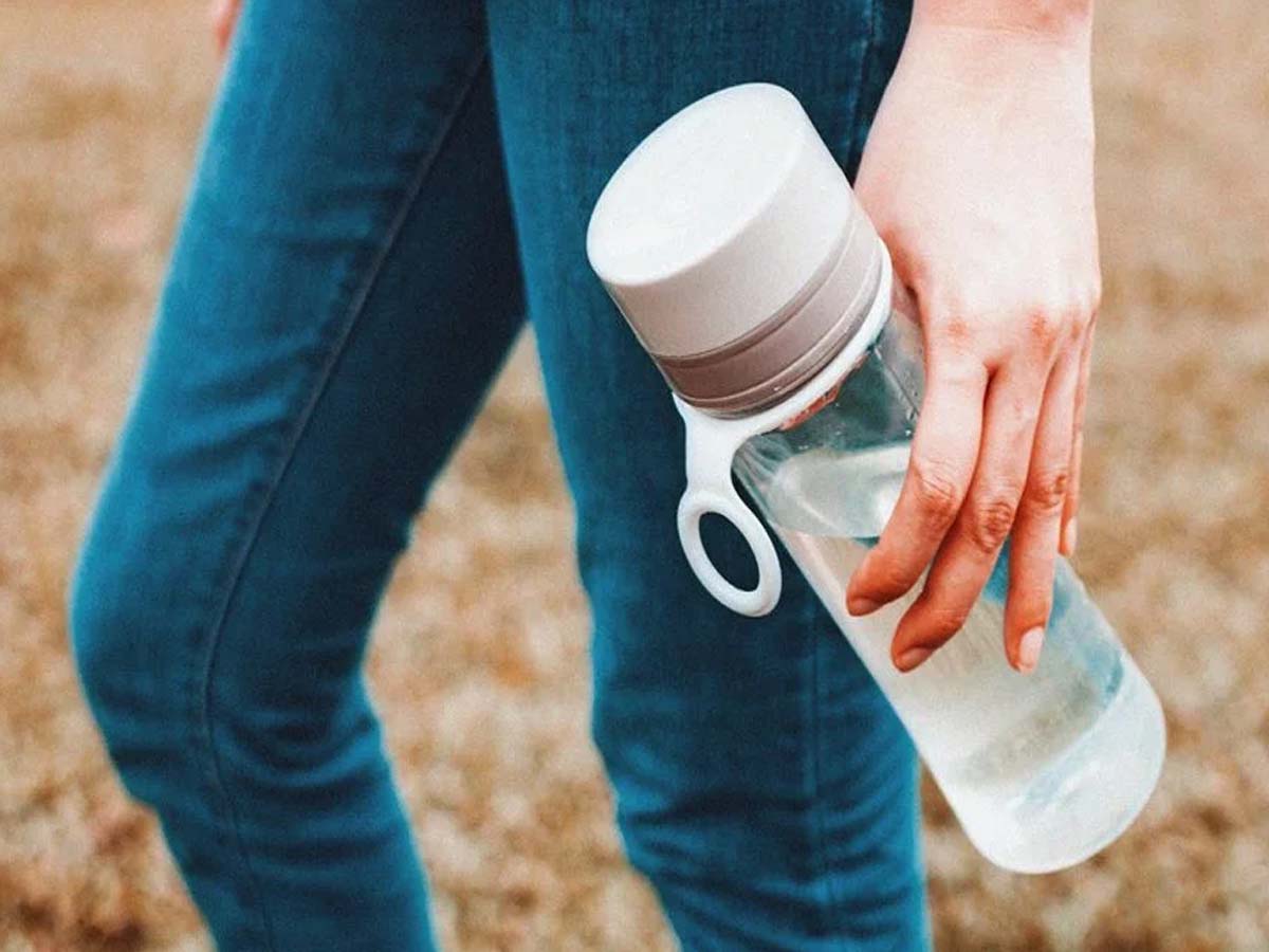 Nariyal Pani Ke Nuksan: किन 3 लोगों को भूलकर भी नहीं पीना चाहिए नारियल पानी, शरीर को बना देगा 'रोग का घर' 16 बिगड़ सकता है इलेक्ट्रोलाइट्स का बैलेंस