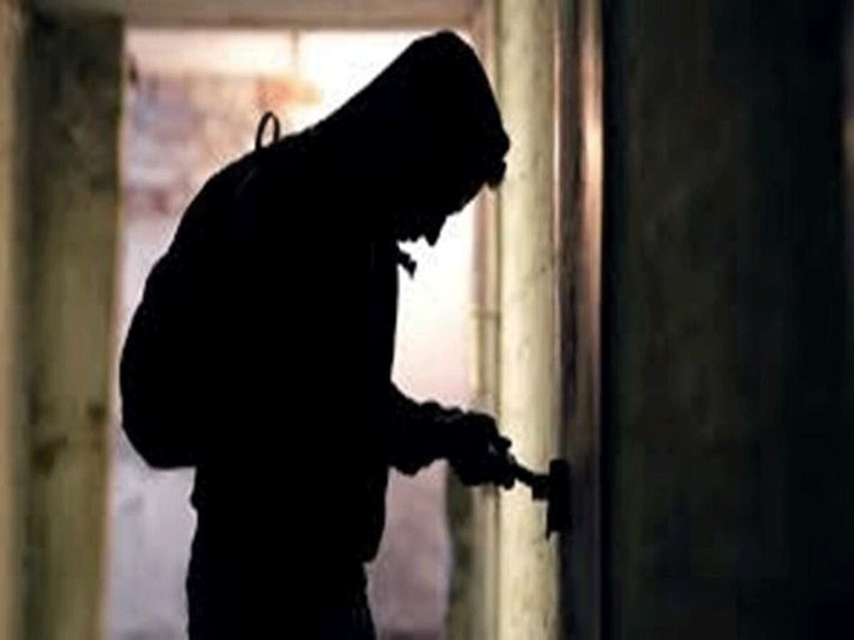 Dungarpur News: 3 चोरों ने ज्वेलरी शॉप की बनाया निशाना, चांदी के जेवर ले हुए फरार  