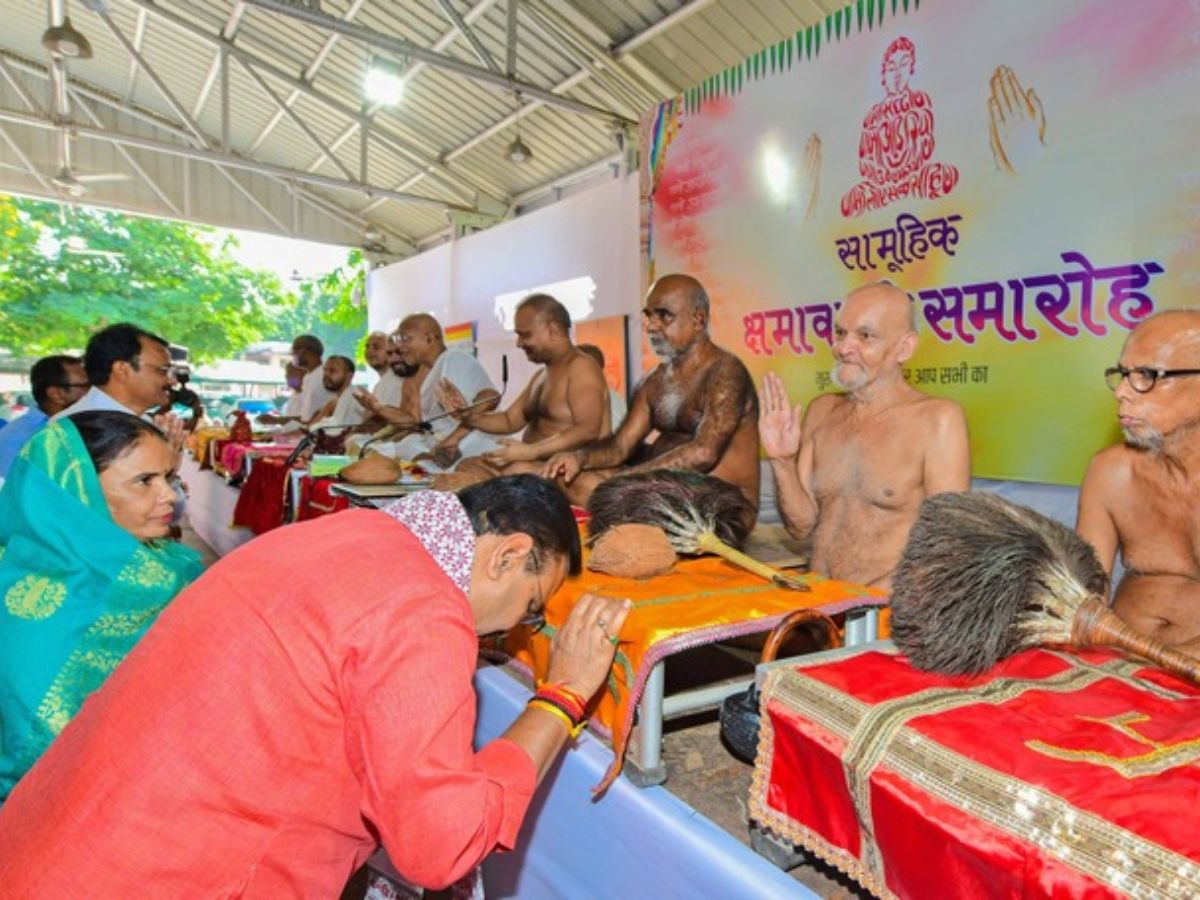 Rajasthan News: सामूहिक क्षमावाणी कार्यक्रम में CMR पहुंचे जैन संत, CM भजनलाल बोले- "तुलसी संगत साधु की, कटे कोटि अपराध" Rajasthan News: सामूहिक क्षमावाणी कार्यक्रम में CMR पहुंचे जैन संत, CM भजनलाल बोले- "तुलसी संगत साधु की, कटे कोटि अपराध"