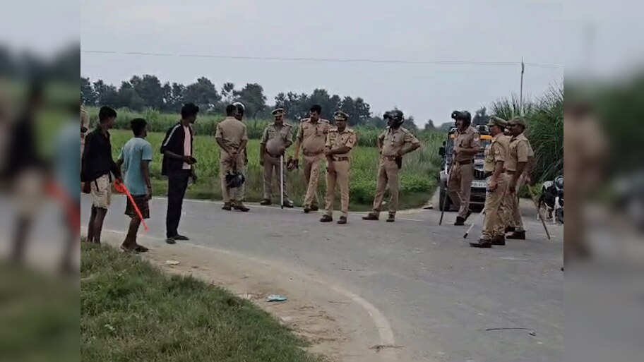 आयोजकों ने नहीं मानी DM की बात, कब्रिस्तान में किया प्रतिमा स्थापित; मुसलमानों ने जमकर काटा बवाल!