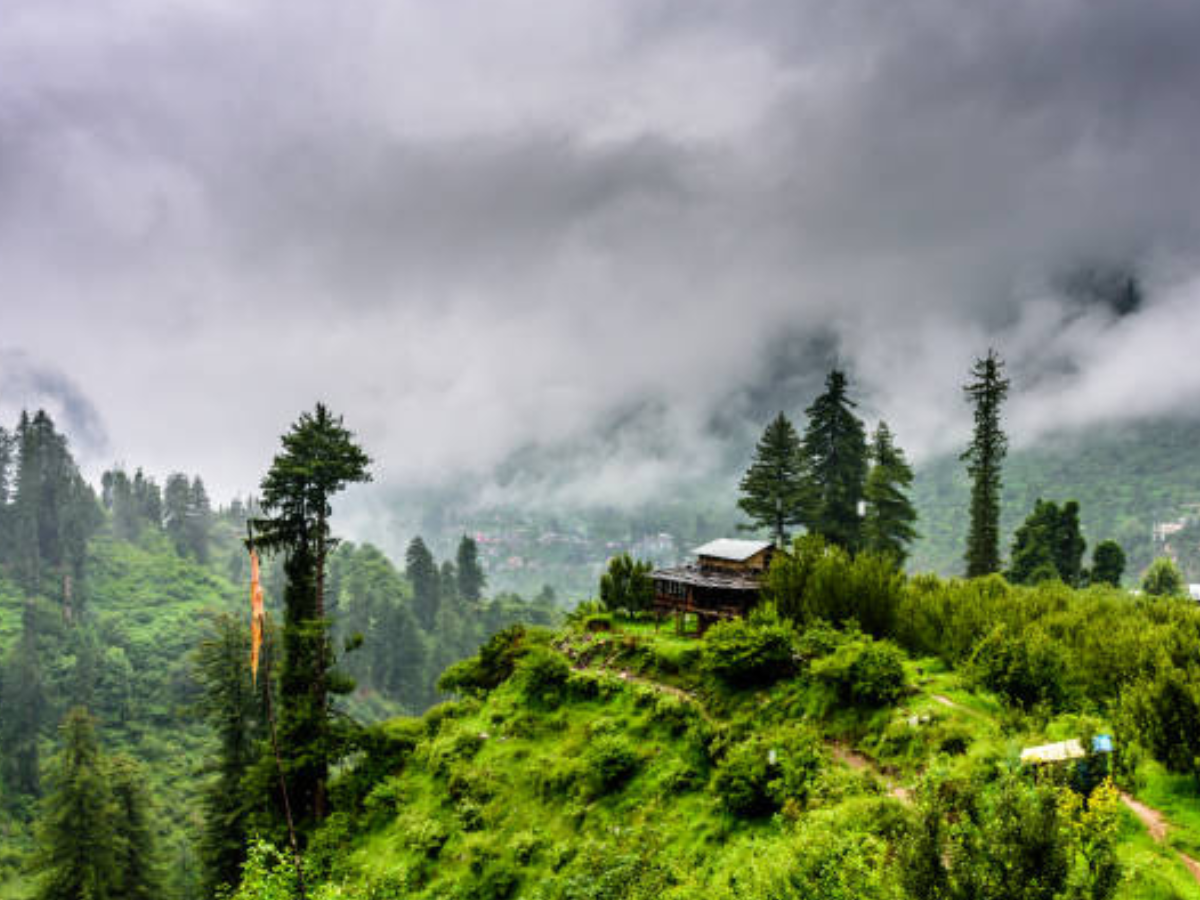 Weather Update: दिल्ली में बारिश से राहत तो नॉर्थईस्ट में जमकर बरसेंगे मेघ, मौसम विभाग ने जारी किया अलर्ट