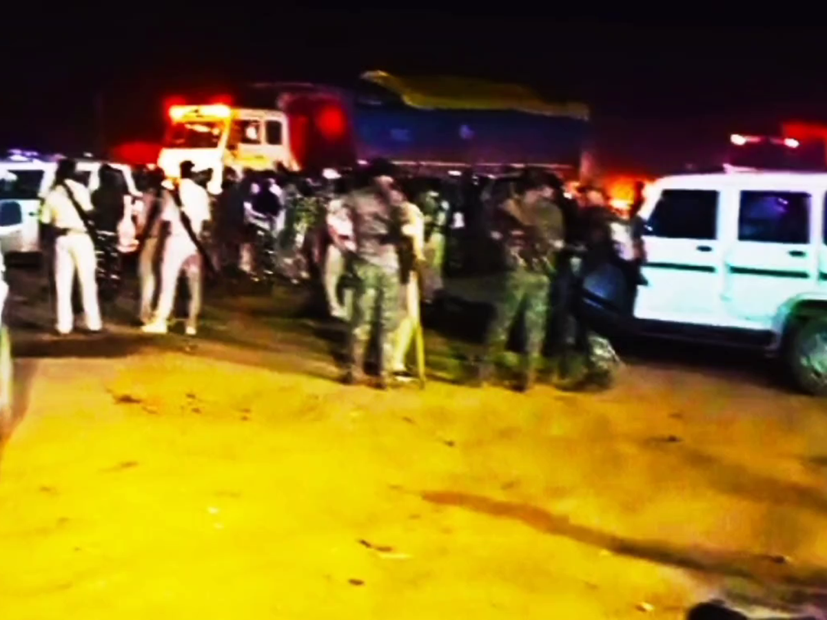 पुलिस-पब्लिक में भिड़ंत पुलिस-पब्लिक में भिड़ंत