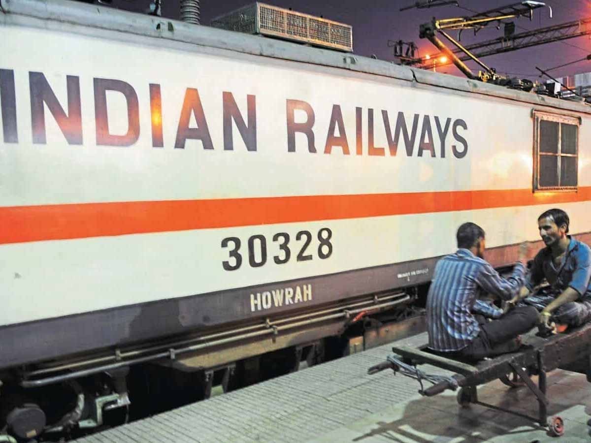 Indian Railways: ट्रेन से चलने वालों को रेलवे की बड़ी सौगात, यहां म‍िलेगी रन‍िंग स्‍टेटस की एकदम सही जानकारी