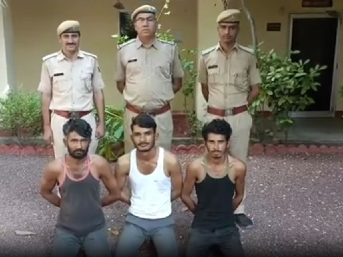 Barmer News: बालोतरा थाना पुलिस को मिली बड़ी सफलता, जानलेवा हमला करने के मामले में 3 आरोपी गिरफ्तार Barmer News: बालोतरा थाना पुलिस को मिली बड़ी सफलता, जानलेवा हमला करने के मामले में 3 आरोपी गिरफ्तार