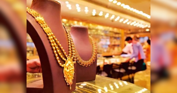 Gold Price: सोना फिर नए रिकॉर्ड स्तर पर पहुंचा, इतने रुपये बढ़ा, चांदी हुई सस्ती